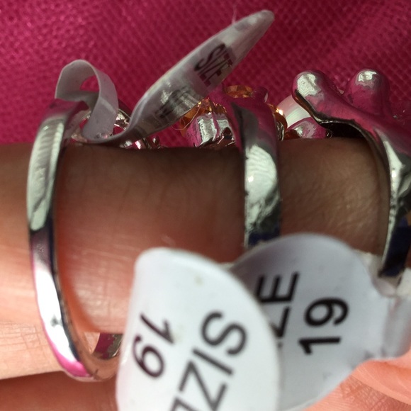 Various Style Rings - Size 9 - Picture 5 of 6